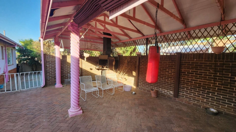 5 Bedroom Property for Sale in Fleurdal Free State